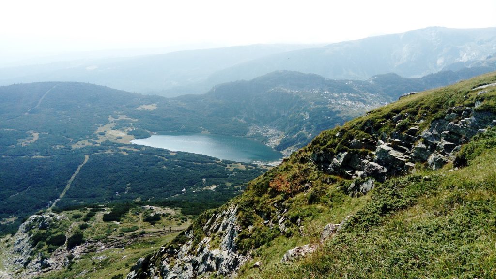 A Rila tó látképbe Bulgáriában